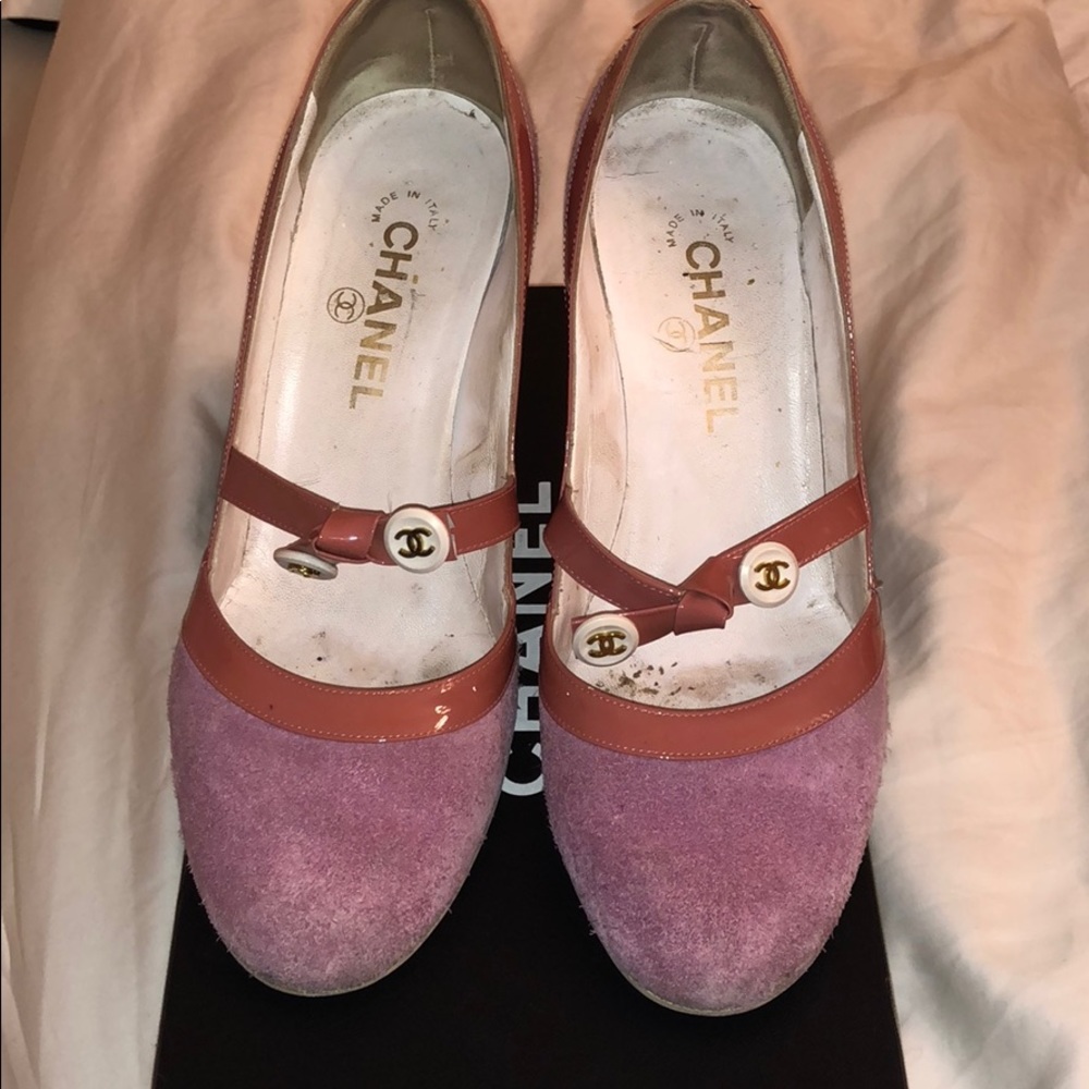 Chanel Classic Pumps in Pink Suede